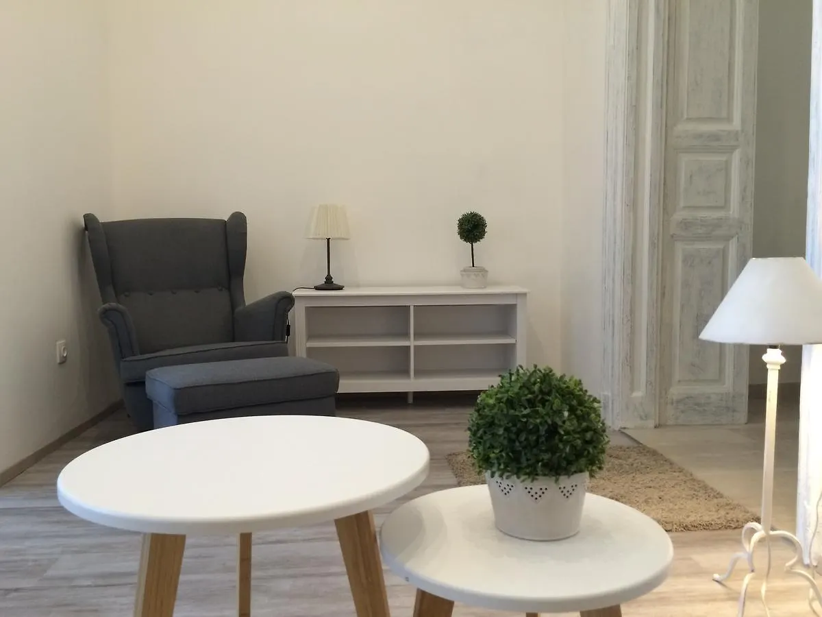 Shabby Chic Budapest | Apartment contacts