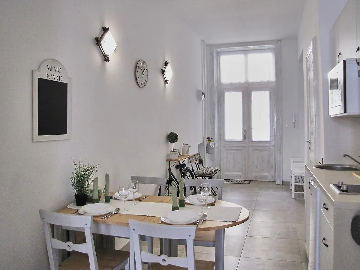 Shabby Chic Budapest | Apartment